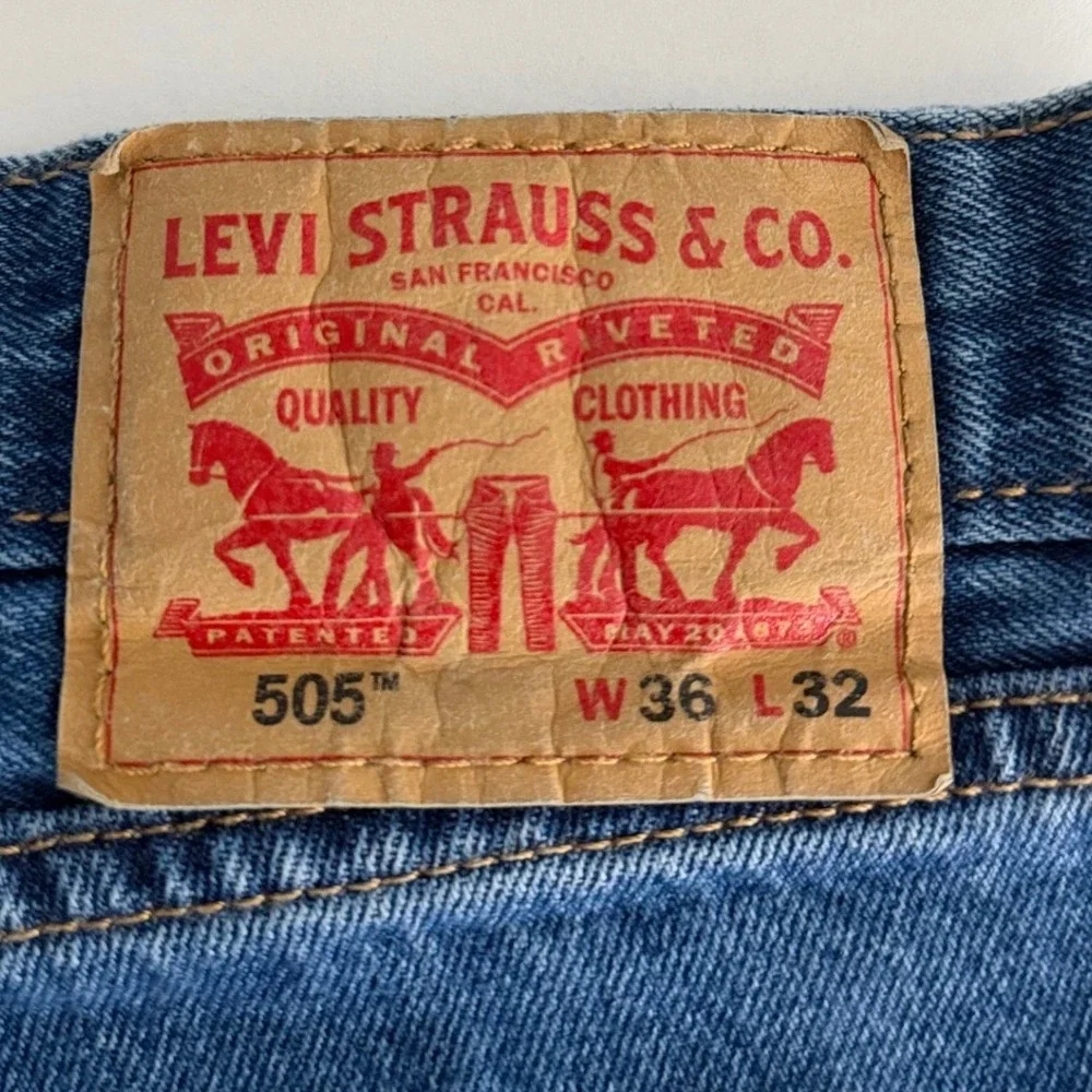 Levis 505 Regular Fit Straight Leg Jeans Mens 36x32 Medium Wash Blue Denim